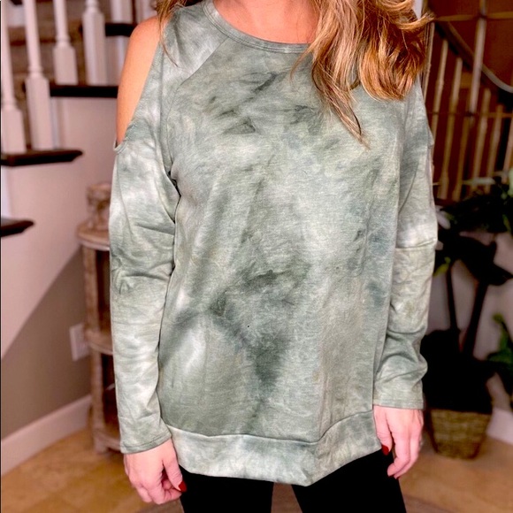 BiBi Tops - Twisted tie dye Top Cold Shoulder